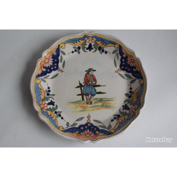 Ancienne assiette faence Malicorne Breton