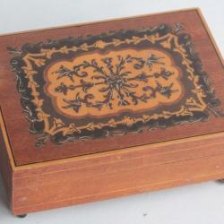 Boite à musique marqueterie bois Lador Suisse