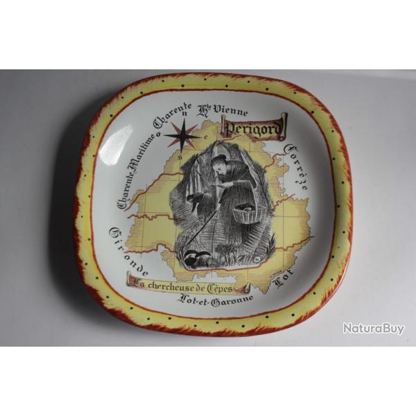 GIEN Plat faence Prigord La chercheuse de Cpes