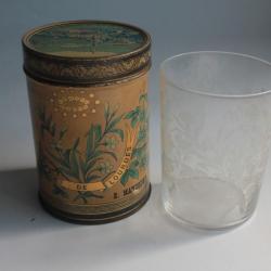 Boîte tôle lithographiée et verre souvenir de Lourde