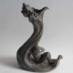 Vase étain Femme Art nouveau