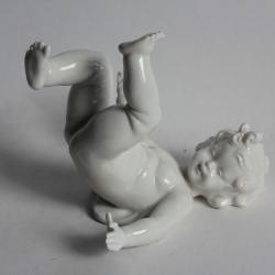 CAPODIMONTE Sujet en porcelaine Enfant Putti
