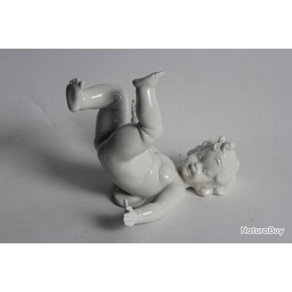 CAPODIMONTE Sujet en porcelaine Enfant Putti