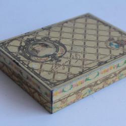 Boîte tôle lithographiée chocolat Royat Marquise de SEVIGNE