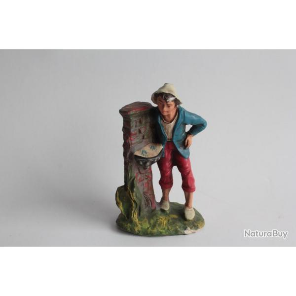 Figurine vintage Composition garons buvant  la fontaine Italie