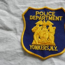 ancien insigne badge Police département Yonkers,N.Y.