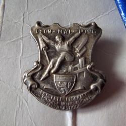Lyon 1926 - 48 ème fête fédérale Gymnastique broche insigne