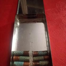 8 cartouches anciennes 9 mm Flobert poudre noire simple charge dans leur boîte métallique