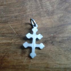 pendentif  croix de lorraine argenté