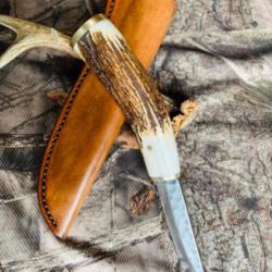couteau de chasse artisanal bois de cerf / lame brute de forge