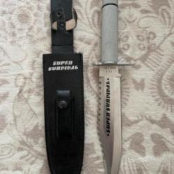 Couteau de survie état neuf avec son kit de survie