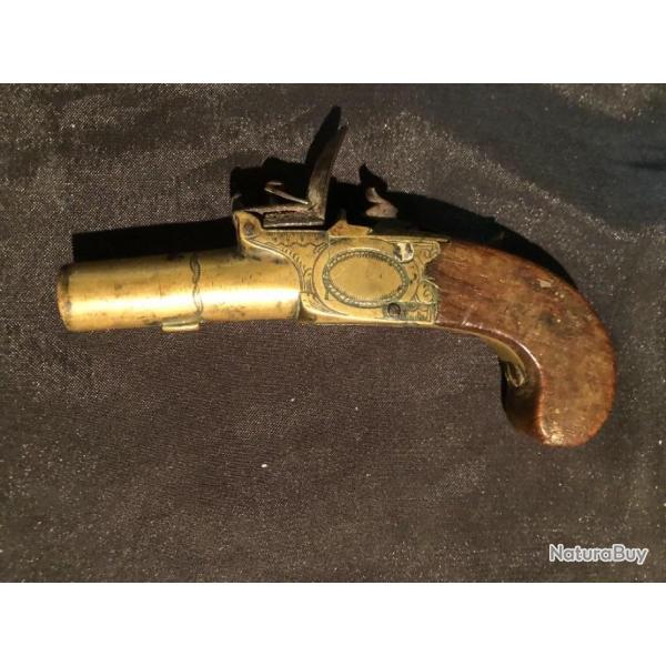 pistolet de voyage fin XVII debut XVIII a silex a coffre canon en bronze