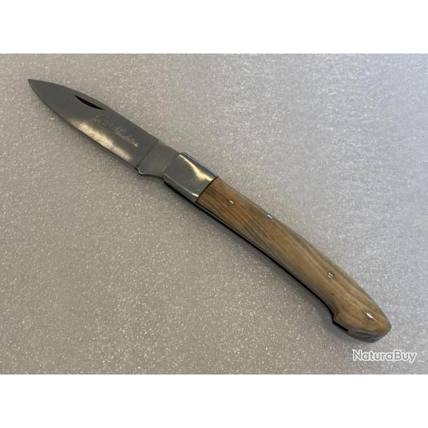 Couteau de poche Le Castelier avec son manche en bois de teck.