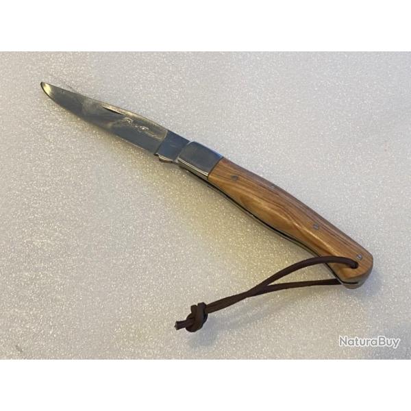 Couteau de poche Le Marin avec son manche en bois de teck.