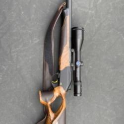État neuf, carabine Blaser R8 Success Silence calibre 30-06, magnifique bois. Cédée 8.800 euros.