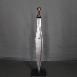 Ancienne épée courte Africaine dite mambeli, poignée bois