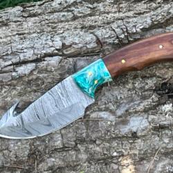 Couteau à dépecer/bushcraft avec crochet damas forgé LLF 21cm turquoise