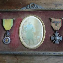 cadre medaillé d un soldat poilu 124 eme régiment infanterie   WW1