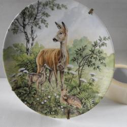 assiette décorative 24 cm porcelaine de Limoges décor d'une biche et ses 2 faons