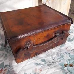 Jolie malette à cartouches ancienne , beau cuir !