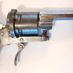 Petit revolver 7 mm a broche guardian 1878 très bon etat de fonctionnement et de présentation