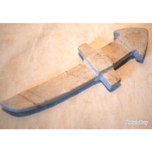Couteau en pierre ethnique, ancien provenance inconnue