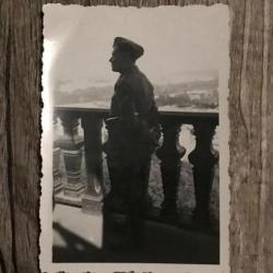 WWII photographie soldat Allemand sur la Tour Eiffel
