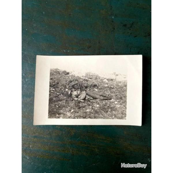 Photographie soldat gisant dans une tranche WWI 1914-1918