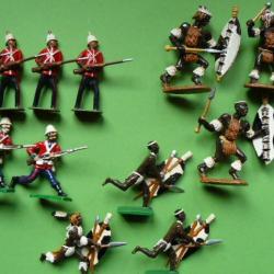 Lot de 12 personnages: 6 Soldats British et 6 guerriers Zoulous