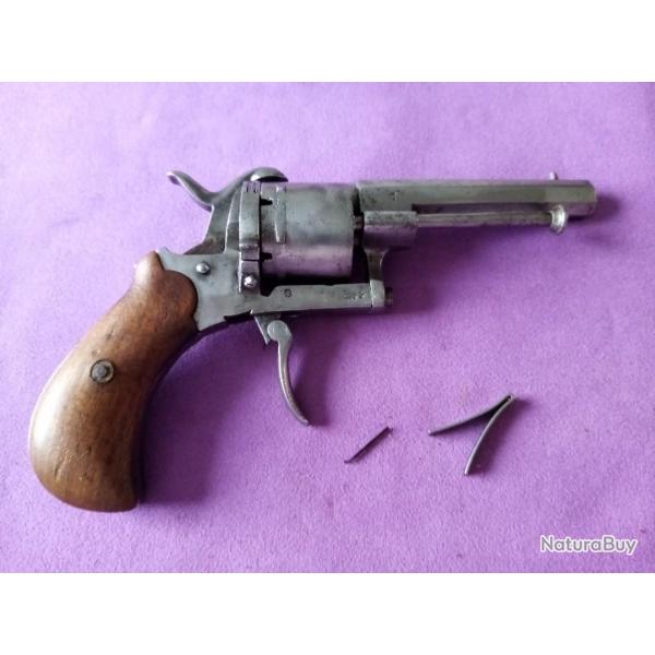 Revolver  broche type Lefaucheux. A finir de restaurer. 7mm.