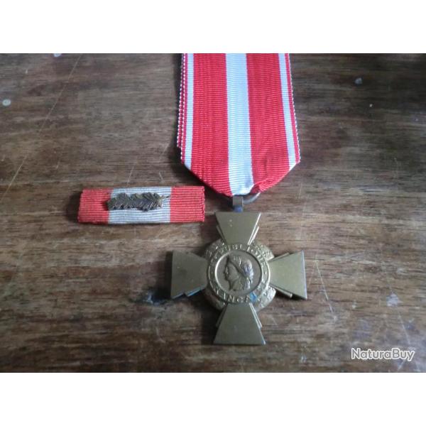 medaille barette palme  croix de la valeur militaire