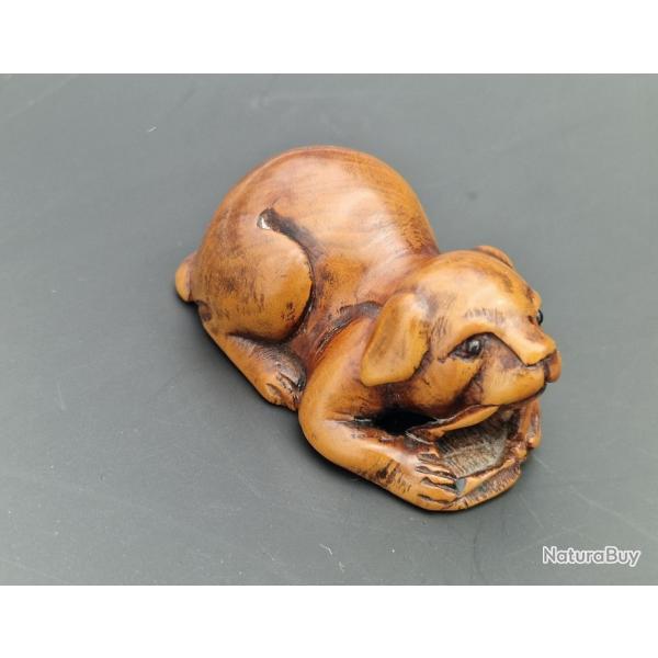 NETSUKE EN BUIS CHIOT JOUANT SIGNE TOMOHISA - JAPON PERIODE EDO XIX Trs bon  Japon XIX eme