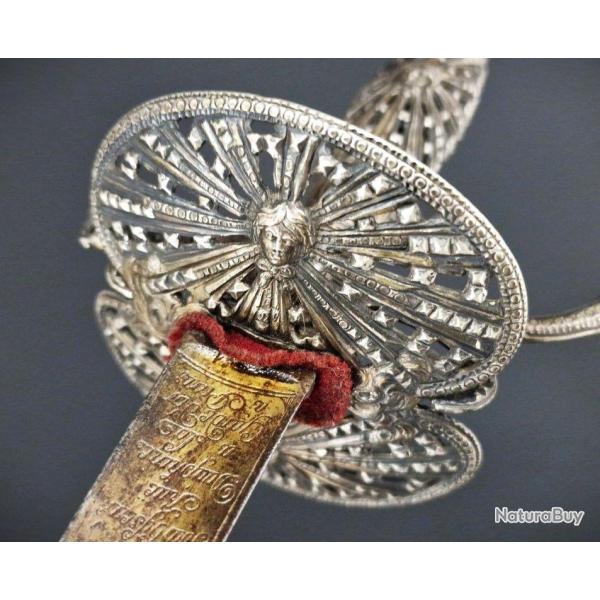 EPEE A LA MOUSQUETAIRE EN VERMEIL ARGENT & DORURE AU SOLEIL RAYONANANT MAISON DU ROI LOUIS XVI - FRA