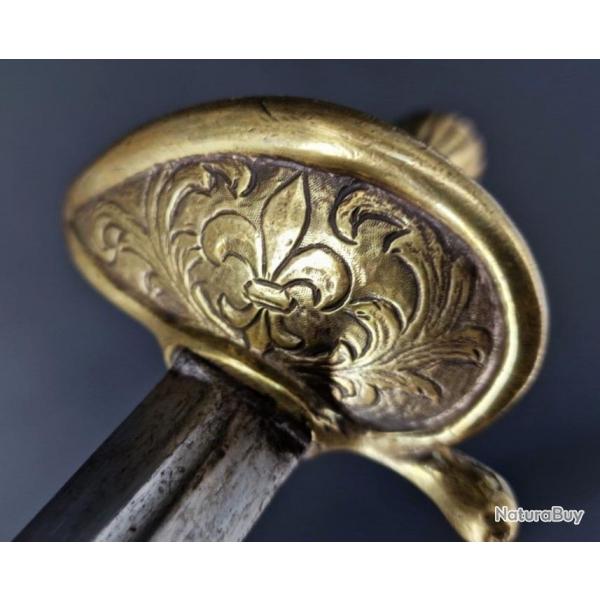 EPEE D'OFFICIER DE FUSILIER D'INFANTERIE MODELE 1730 GRAVURE FLEUR DE LYS SOUS PONTAT - FRANCE ANCIE