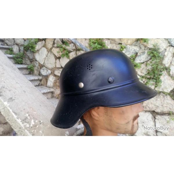 un casque allemand de pompier model gladiateur ww2 complte