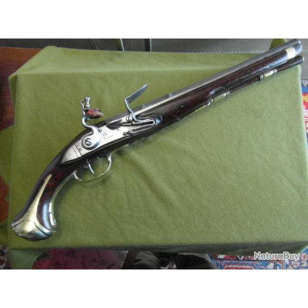 Superbe rare pistolet modle 1733 1er type de P.Girard  ST-Etienne