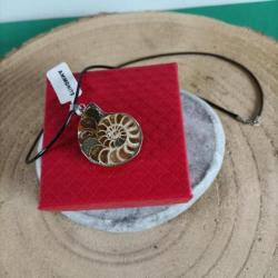 Pendentif Fossile Ammonite Dimension : 3, 80 cm x 3 cm