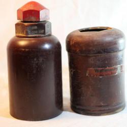 WEHRMACHT - flacon allemand bakélite + rare MANCHON produit nettoyage anti gaz - Normandie 1944