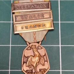 MEDAILLE COMMEMORATIVE GUERRE 1939/1945, AGRAFES FRANCE, ITALIE (RARE), LIBERATION