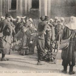 2 cartes postales anciennes - L'armée française n°66 et 82 - Infanterie