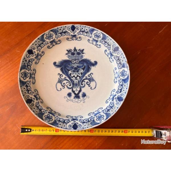 Plat en faience