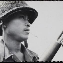 Photo portrait originale soldat US Vietnamien avec son clope