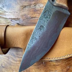 Couteau de chasse artisanal lame damas etui gros cuir