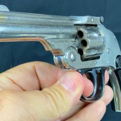 revolver harrington  hamerless calibre 22 lr nickelé.   etat superbe