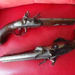 paire de   pistolets,double silex, époque LOUIS XV, signés, officier ou vénerie