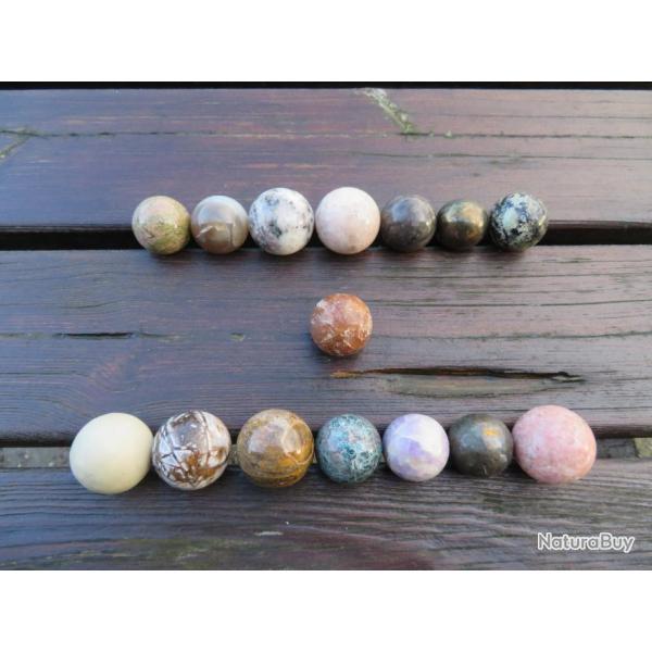 Lot d'authentiques anciennes Sphre/Billes en pierres dures naturelles de diverses matires
