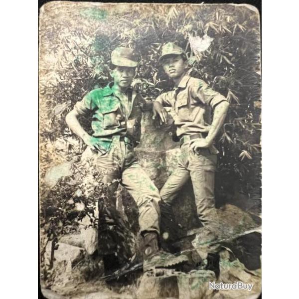 Photo Originale de deux jeunes soldats en tenue de terrain