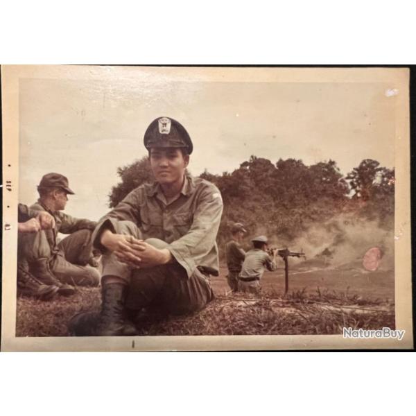 Photo Soldat ARVN pendant entrainement au tir mitrailleuse