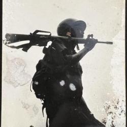 Photo originale d'une soldat avec son M16 sur l'épaule