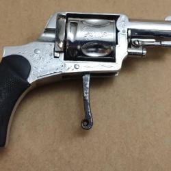Revolver de collection en catégorie D type Velodog cal 320,gravure,chromé,mécanique fonctionnelle.